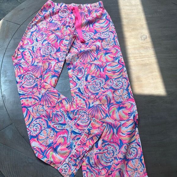 Lilly Pulitzer Shell of a Time PJ Lounge Pants. - Picture 3 of 9